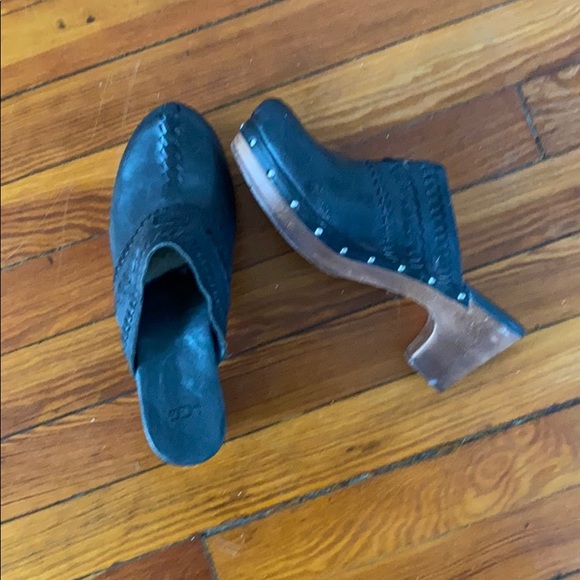 UGG Clogs - Picture 2 of 6